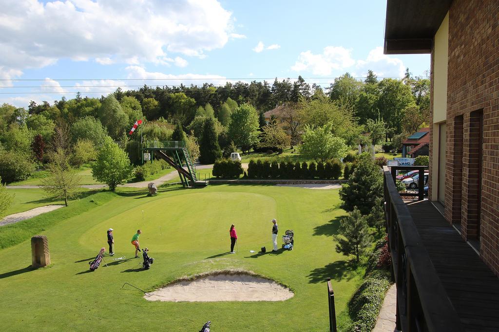 Areal Botanika Hotel Unhošť Eksteriør billede