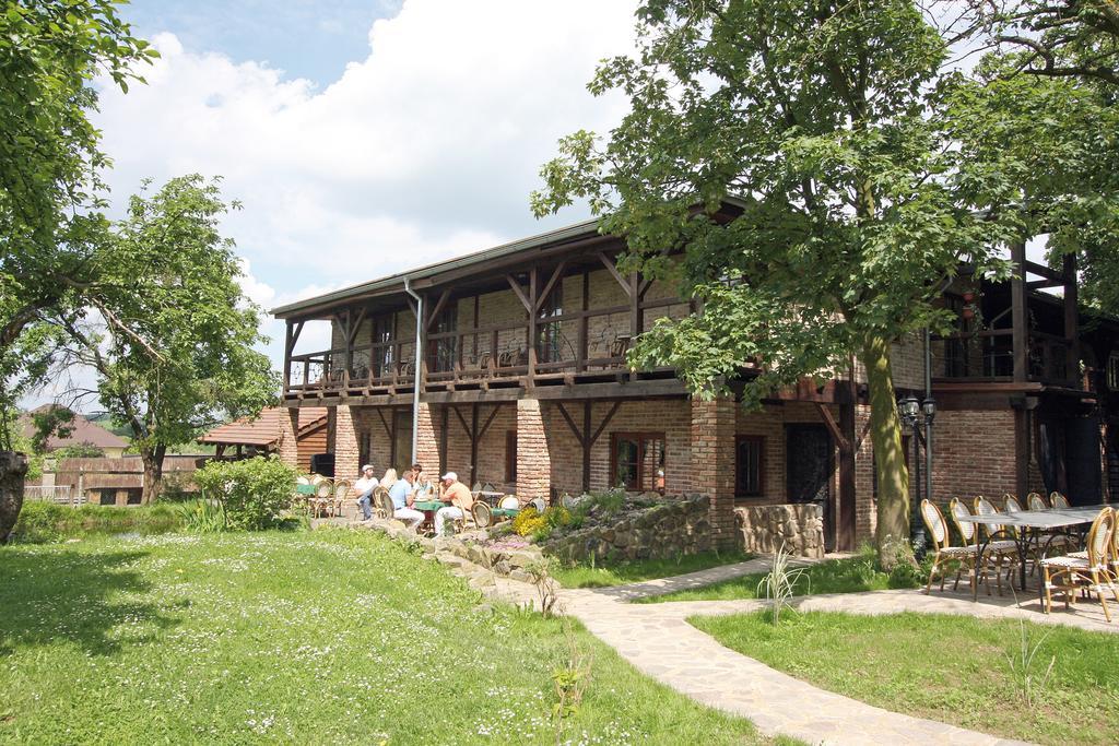 Areal Botanika Hotel Unhošť Eksteriør billede