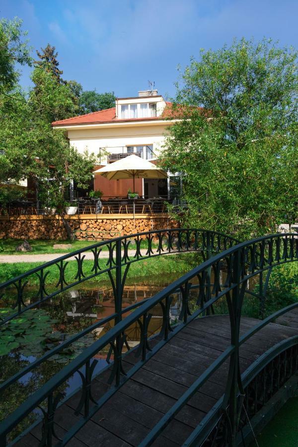 Areal Botanika Hotel Unhošť Eksteriør billede