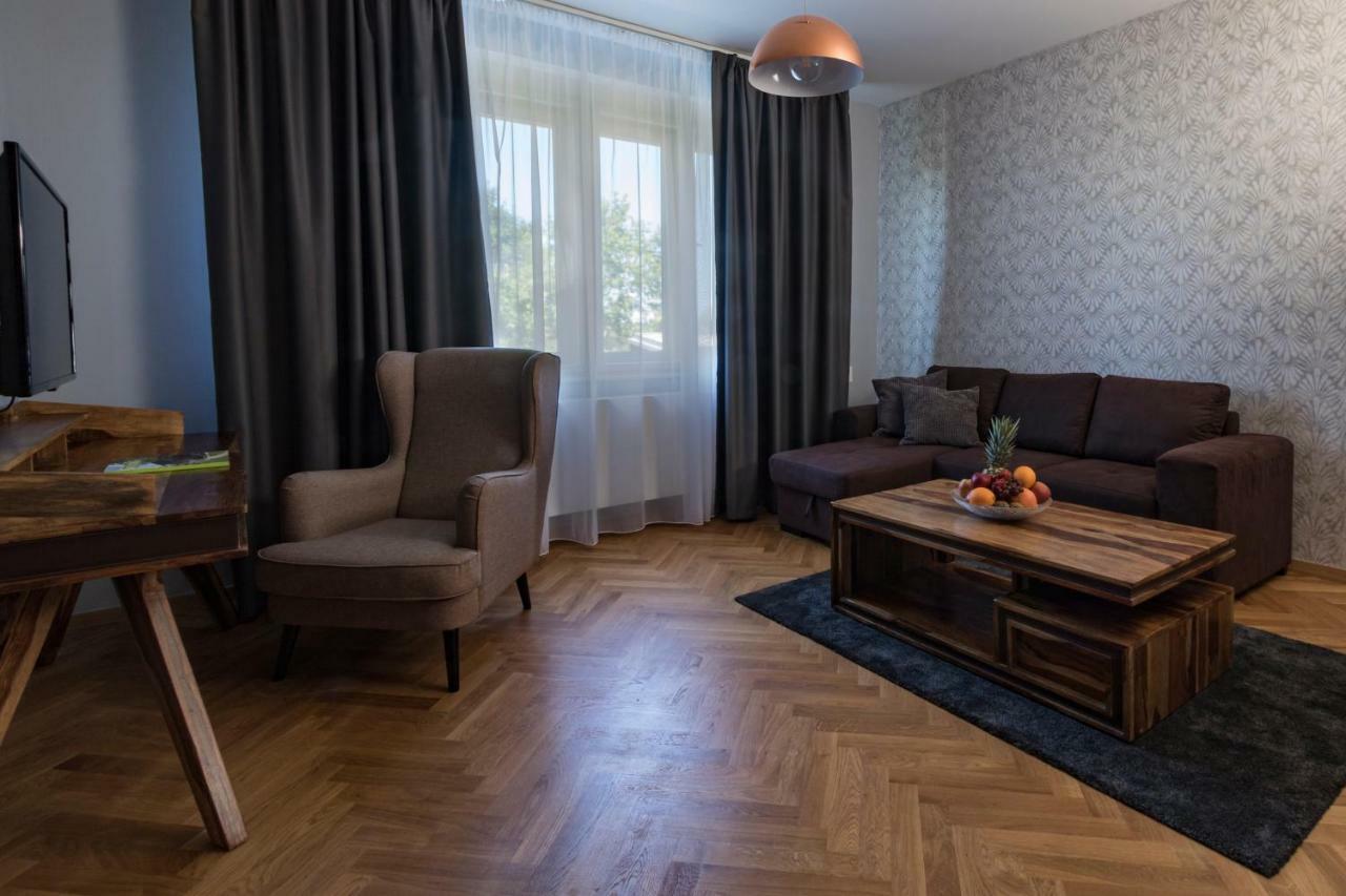 Areal Botanika Hotel Unhošť Eksteriør billede